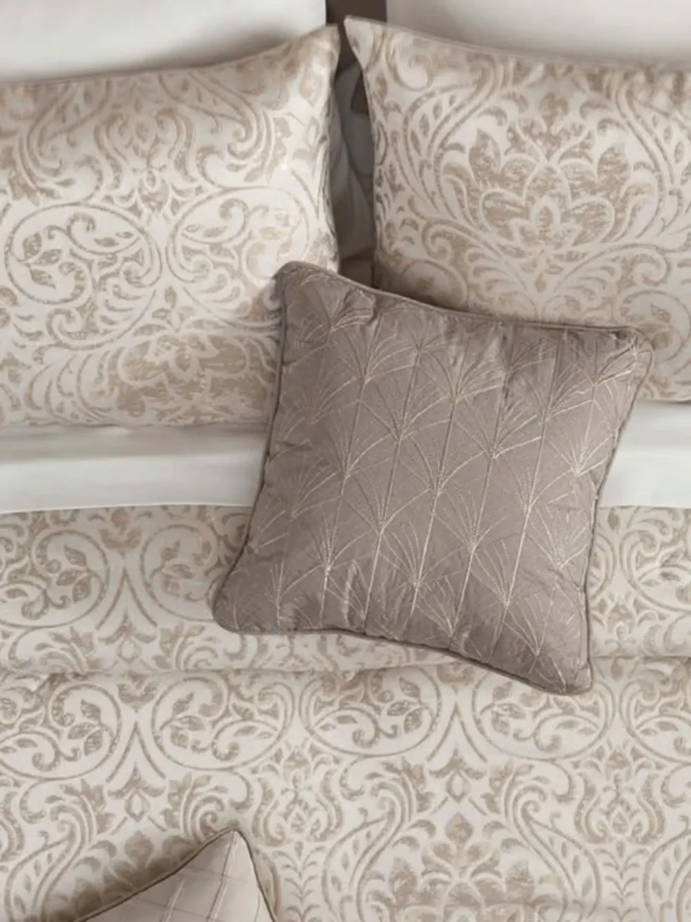 VILLA HOME COLLECTION JACQUARD LINEN BLEND  2/ STANDARD  SHAMS in BEIGE